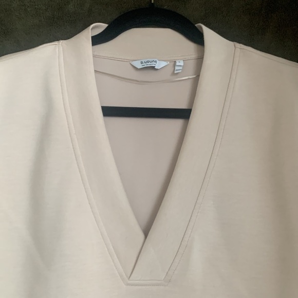 B. Young beige, lightweight vest. Only worn once! - Picture 4 of 7